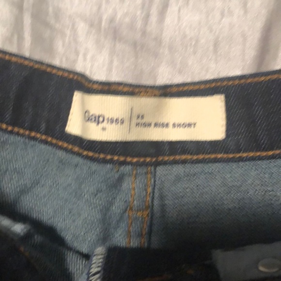 NWOT Gap High Rise Dark Wash Denim Shorts! - Picture 3 of 3